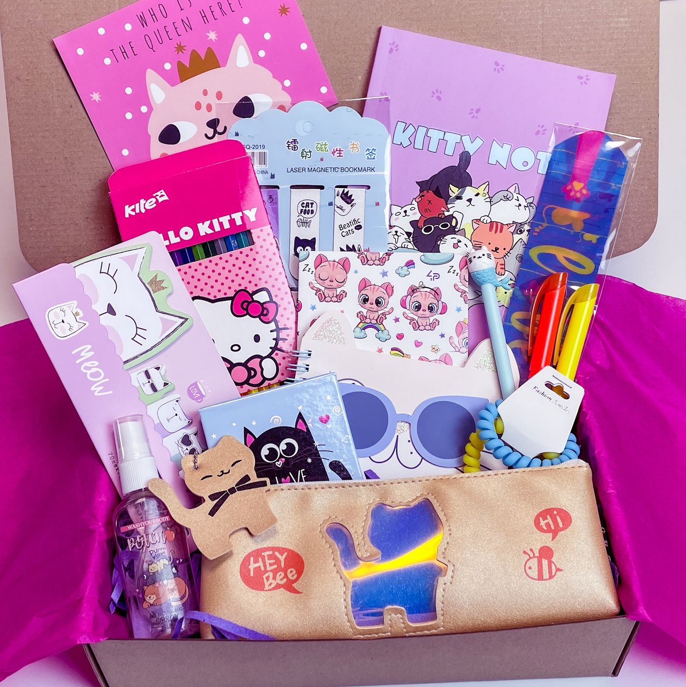 Подарунковий бокс для дівчинки з канцелярією WowBoxes "Cat Box №15"