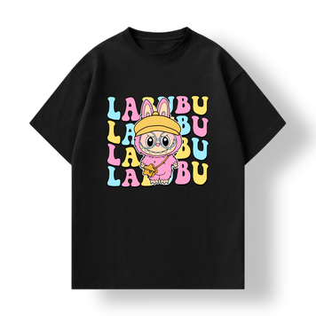 Футболка з трендовим принтом Labubu - чорного кольору, Дитяча, 122-128