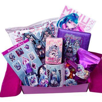 Подарочный бокс &laquo;Hatsune Miku&raquo; (с фигуркой, футболкой, кружкой и сладостями)