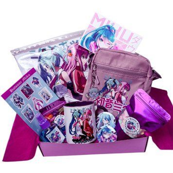 Подарочный бокс &laquo;Hatsune Miku&raquo; (набор с футболкой, сумкой, чашкой и сладостями)